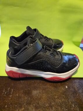 Jordan Kids Black and Red Low-Top Sneakers
